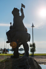 Nonnenhorn 0204-2013, Narrenbrunnen im Gegenlicht