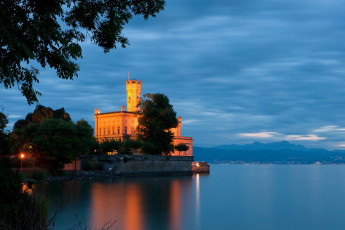 Langenargen 0223-2010, Schloss Montfort in der Abenddämmerung