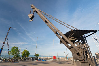 Langenargen 0413-2012, Alter Kran am Hafen