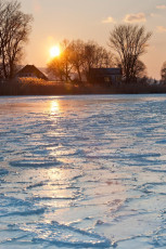 Reichenau 0437-2012, Eisformationen und Häuser am Oberzeller Uf
