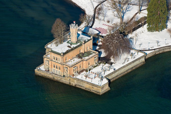Langenargen 0525-2013, Luftaufnahme Schloss Montfort im Winter
