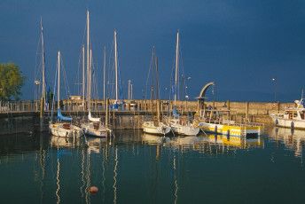 Langenargen, Ankernde Boote im Hafen