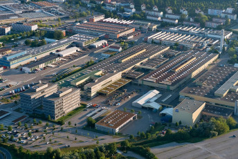 Friedrichshafen 1248-2015, Luftaufnahme Fabrikhallen ZF
