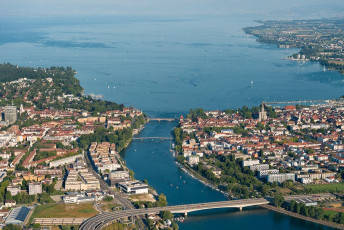 Konstanz 1111-2015, Luftaufnahme Trichter, Altstadt und Rheinbr