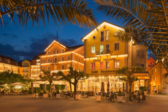 Lindau 1404-2015, Hotel Helvetia und Reutemann bei Nacht