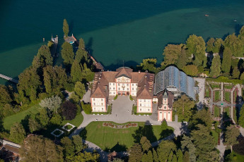 Mainau 296-2009, Luftaufnahme Schloss mit Palmenhaus