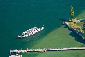 Mainau 0889-2013, Luftaufnahme Schiff am Mainauhafen