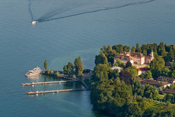 Mainau 1152-2014, Luftaufnahme Schloss und Hafen mit Schiff