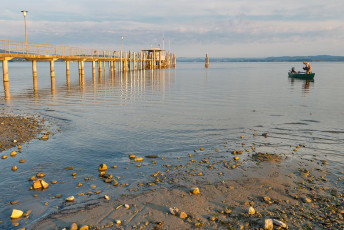 Mannenbach 0028-2013, Fischerboot vor Schiffslände