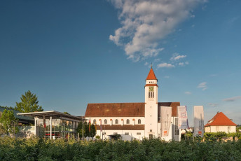 Meckenbeuren 0006-2014, Ortskern mit Kirche St Maria und Sparkas