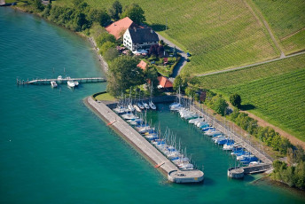 Meersburg 0300-2009, Luftaufnahme Jachthafen an der Haltnau