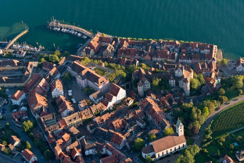 Meersburg 0937-2012, Luftaufnahme Ort und Hafen von Norden