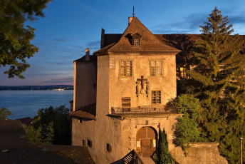 Meersburg 1513-2015, Burg und See in der Abenddämmerung