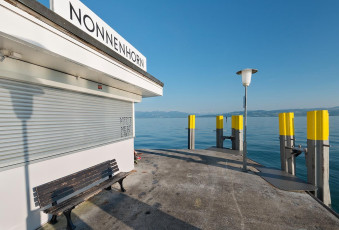 Nonnenhorn 0213-2013, Schiffsanlegestelle mit Dalben