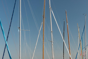 Nonnenhorn 0255-2013, Segelmasten im Hafen