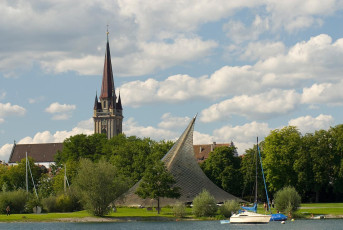 Radolfzell 037-2007, Stadtkirche + Konzertsegel vom Wasser aus
