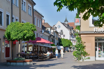 Radolfzell 0293-2015, Blick in die Fußgängerzone Höllstraße