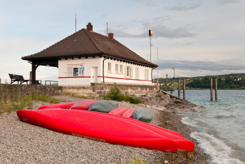 Reichenau 0332-2011, Kanus vor der Schiffslände Mittelzell