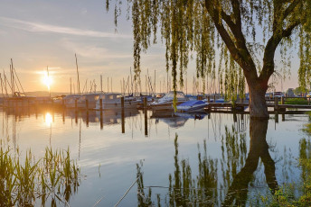 Reichenau 0587-2013, Sonnenaufgang über dem Hafen von Mittelzel
