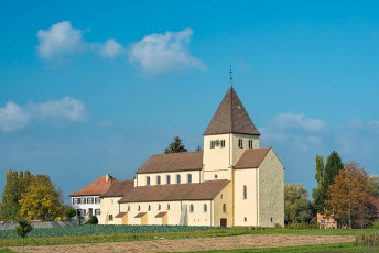 Reichenau 0787-2015, Georgskirche Oberzell im Herbst
