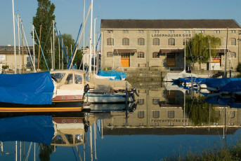 Romanshorn 026-2006, Lagerhäuser im Hafen