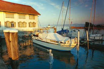 Romanshorn, Ankernde Boote im Hafen