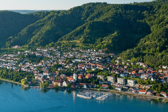 Sipplingen 0501-2012, Luftaufnahme Ort mit Hafen und Sipplinger