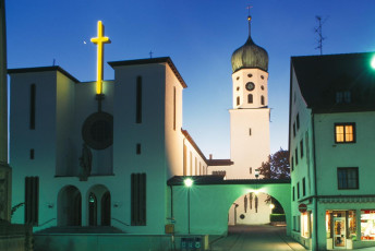 Stockach, St Oswald Kirche bei Nacht