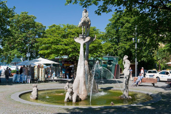 Überlingen 1176-2010 HDR-B, Lenkbrunnen mit Kiosk am Landungspl