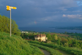 Überlingen, Hödingen, Wanderschilder am Schloss Spetzgart