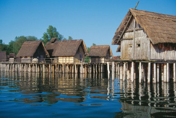 Unteruhldingen, Pfahlbauten vom Wasser