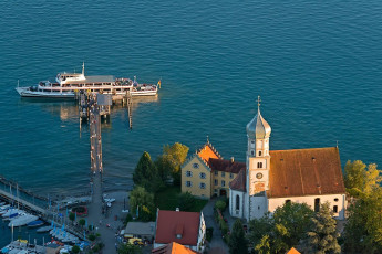 Wasserburg 0396-2012, Luftaufnahme Halbinsel mit Schiff an der L