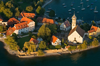 Wasserburg 0402-2012, Luftaufnahme Halbinsel mit Kirche St Georg