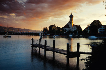 Wasserburg, Kirche im Abendrot