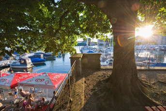 Lindau 1459-2016, Abendsonne an Roemerschanze und Hafen