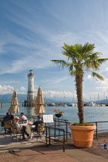 Lindau 1607-2016, Restaurant am Mangturm vor Hafeneinfahrt