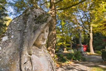 Überlingen 2061-2016, Grabfigur im Alten Friedhof