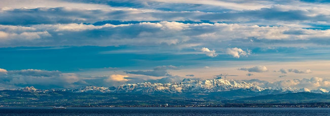 Immenstaad 1124-2017 PANO, Katamaran vor Alpenkulisse
