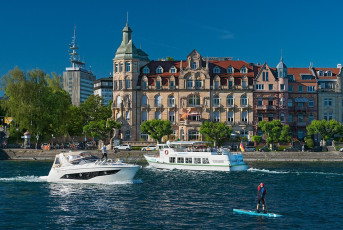 Konstanz 1395-2017, Blick vom Inselhotel zur Seestrasse
