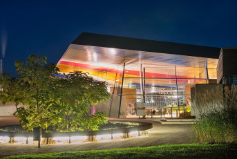 Konstanz 1511-2017, Bodensee-Therme bei Nacht