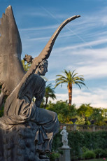 Mainau 1741-2017, Engelsfigur im Italienischen Rosengarten