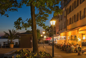 Meersburg 1557-2017, Seepromenade in der Abenddämmerung