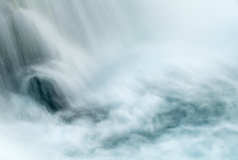 Schaffhausen 0104-2017, Wassermassen im Rheinfall