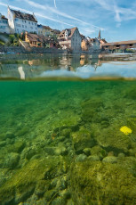 Diessenhofen 0027-2018, Unterwasserbild Rhein und Ortskern mit H