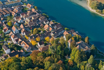 Gottlieben 0038-2018, Luftaufnahme Ort mit Seerhein und Wollmati
