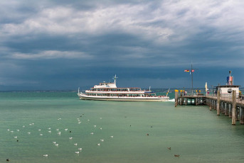 Hagnau 1034-2018, Ablegende MS Konstanz und Moewen vor Unwetterf
