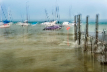 Hagnau 1082-2018 DB, Steg Seestrasse und Boote vor Unwetterfront