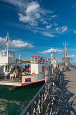 Konstanz 1654-2018, Restaurantfähre und Hafeneinfahrt mit Imper