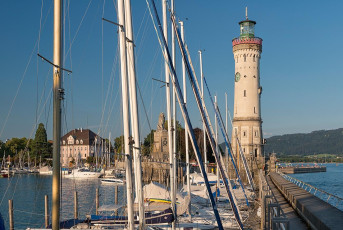 Lindau 1665-2018, Ankernde Boote und Leuchtturm