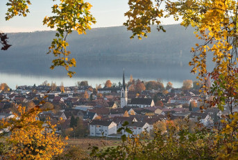 Ludwigshafen 0362-2018, Herbstlicher Blick auf Ort und Bodanruec